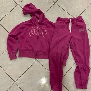 GAP Track suit Size Large(10)